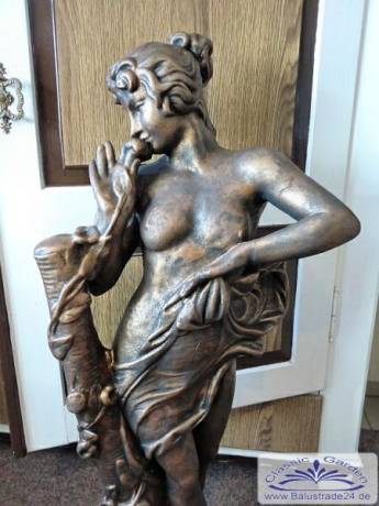 skulptur bronce frau