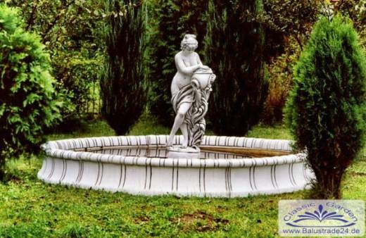 Brunnen mit Frauen Skulptur