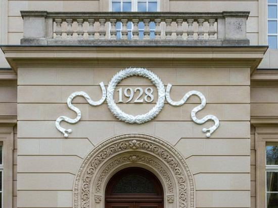 Haus Fassaden Schmuck Zier Kranz mit Schleifen Ranke Zierlelement