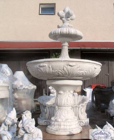 Standbrunnen mit Wasserschale und Kreuzblume
