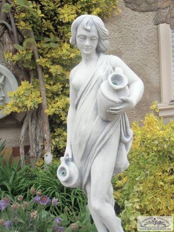 Frauenfigur mit Wasserkrug
