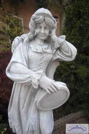 Gartenfigur frau mit Tamburin