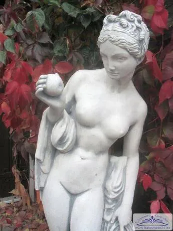 Eva Gartenfigur mit Apfel