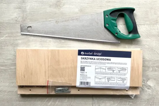 Gehrungslade mit Säge für Stuckprofile Gipsstuck und Fassadenstuck Stucksäge