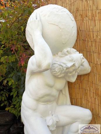 Skulptur Atlas mit Erdkugel