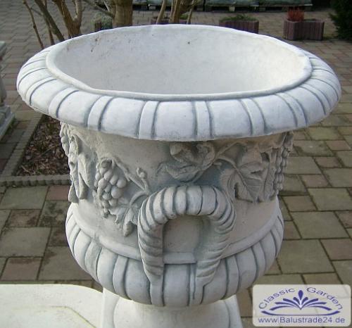 Henkelvase mit Weinlaub Deko