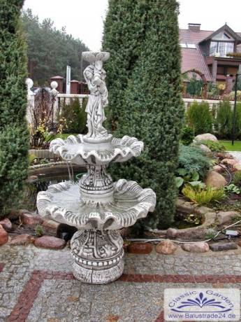 Brunnen mit Fauenfigur Wasserschale