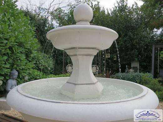 Kaskadenbrunnen im Toskana Stil