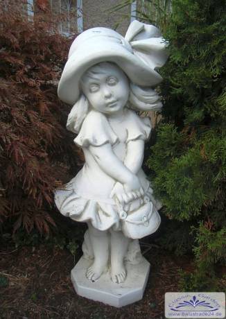 Kinderfigur Mädchen mit Hut