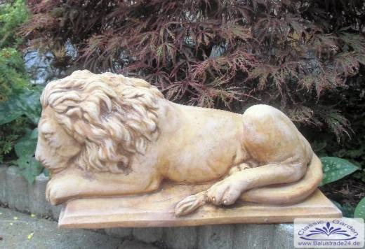 kleine Löwen Steinfigur als Torwächter Figur