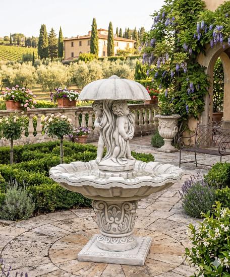 Garten Springbrunnen mit Kinter Figuren unter dem Regenschirm