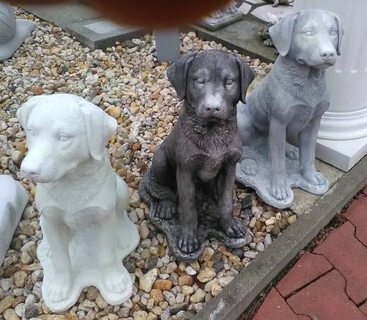 Hunde Steinfiguren weiss anthrazit hellgrau