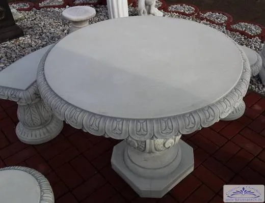 Beton Gartentisch mit runder Platte