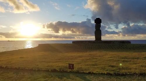 moai figuren auf der osterinsel