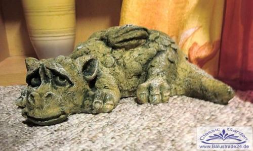 kleine liegende drachen figur