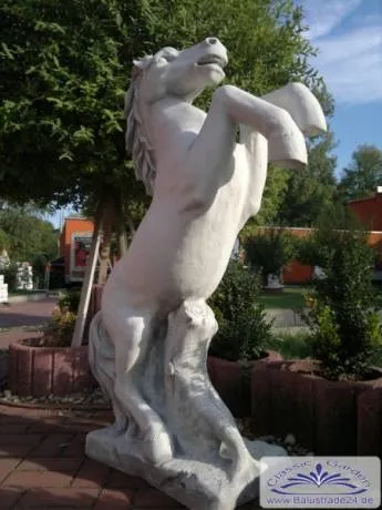 Steinfigur Pferdestand Figur