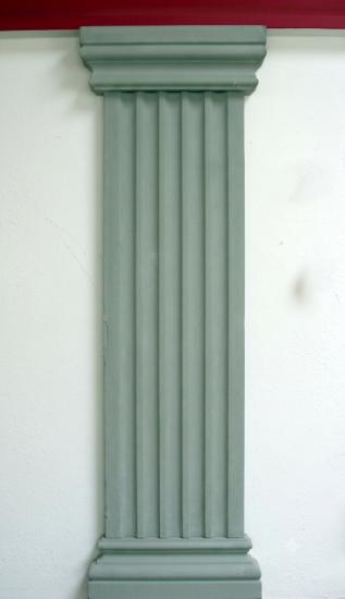 Flache Wandsäule kanneliert