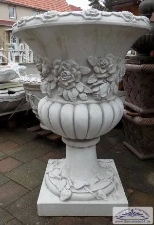 großer Blumenkübel Pflanzgefäß aus Beton Steinguss