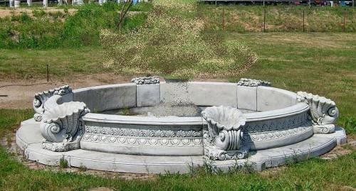 Großes Wasserbecken für Parkbrunnen