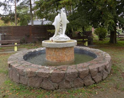 Brunnen Figur Delfin
