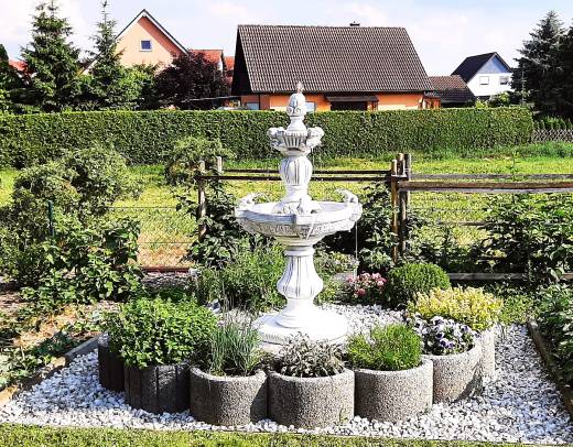 Gartenbrunnen mit Frösche
