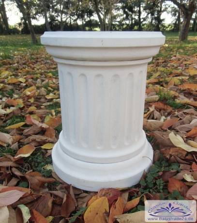 BAD-KP0449 Runder Säulensockel in Form einer Säule mit Rillen als Sockel Postament für Gartenfiguren und Pflanzgefäße 43cm