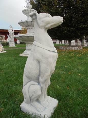 weiße Hundefigur aus Beton Kunststein