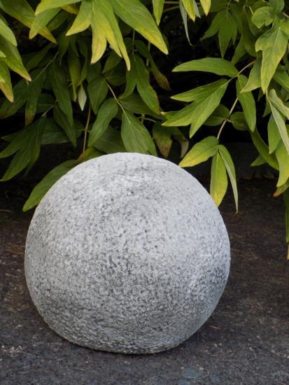 Steinkugel aus Beton