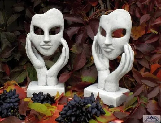 Skulptur Hand mit Maske