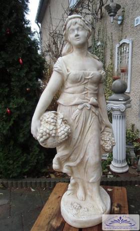 Reiche Weinlese Skulptur einer Weinleserin mit Trauben und Korb als Weißbeton Steinguss Winzerin Figur 154cm 235kg S240