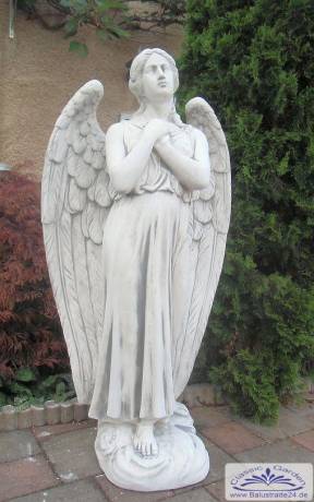 imposante engelfigur im langen kleid s1011982