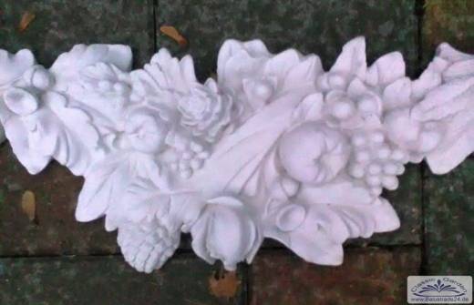 Zierstuckelement Schmuckranke mit floralem Design als Fassadenstuck oder als Zierranken Girlande 103x39cm