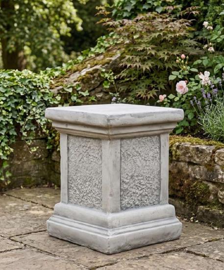 Kleiner Beton Sockel Postament quadratisch für Pflanzgefäße Garten Skulpturen 33cm
