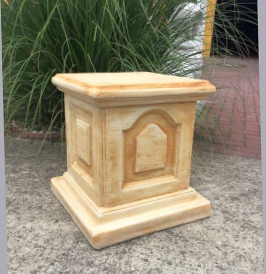 Beton Sockel Podest farbig