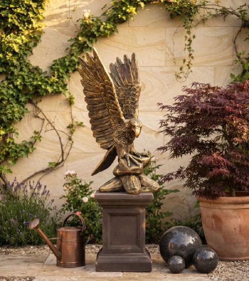 Gartenfigur Adler Alt Gold 90cm Steinfigur Metall Farben Optik Seeadler Skulptur