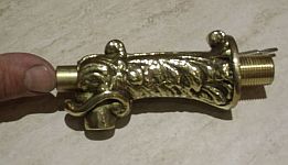 mit Druckknopf Wasserhahn