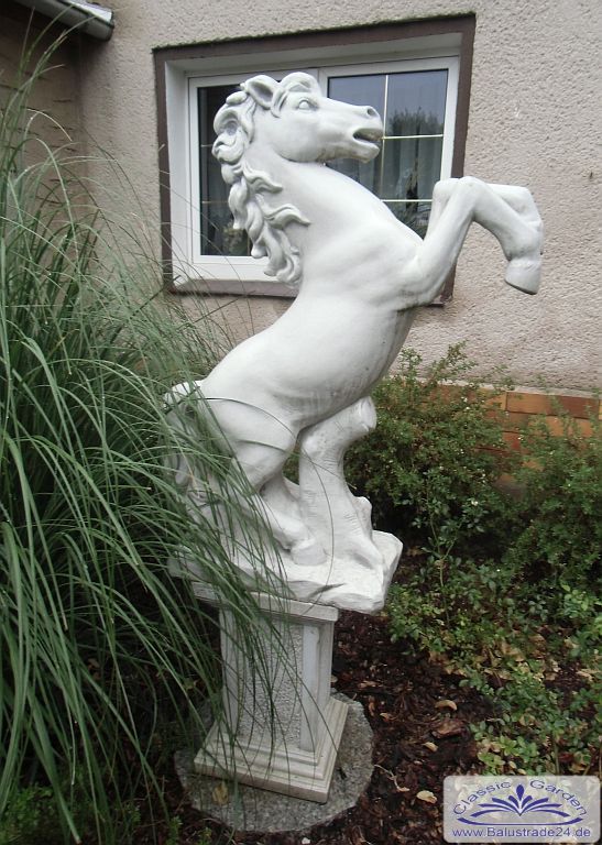 S132 Gartendeko Tierfiguren Steinguss Deko Steinfigur 100 cm Pferd aufrecht 