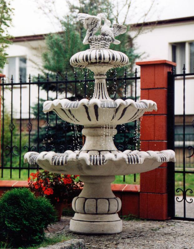 Kaskaden Etagen Gartenbrunnen mit Tauben Figur