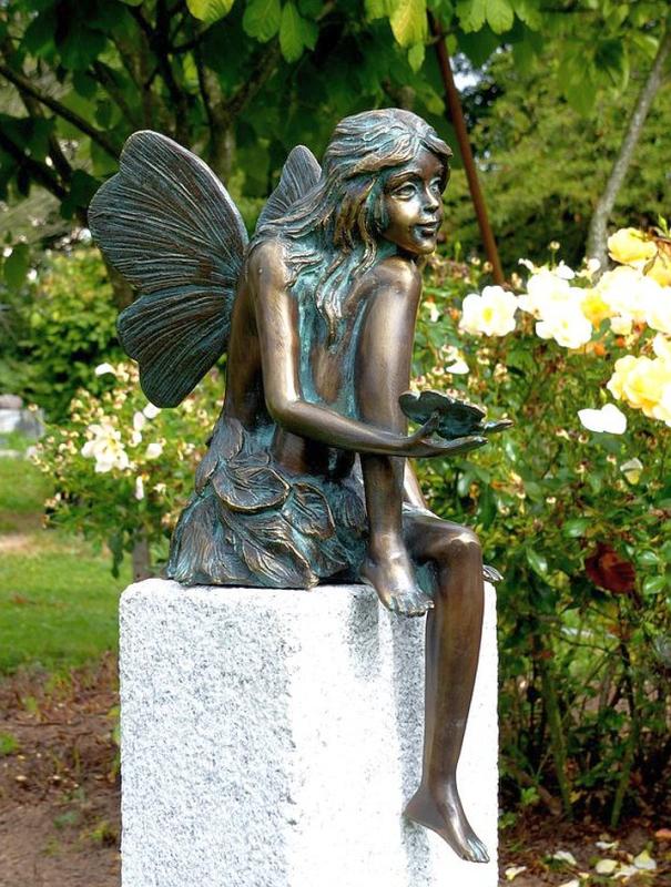 Bronze Figur Elfe mit Schmetterling