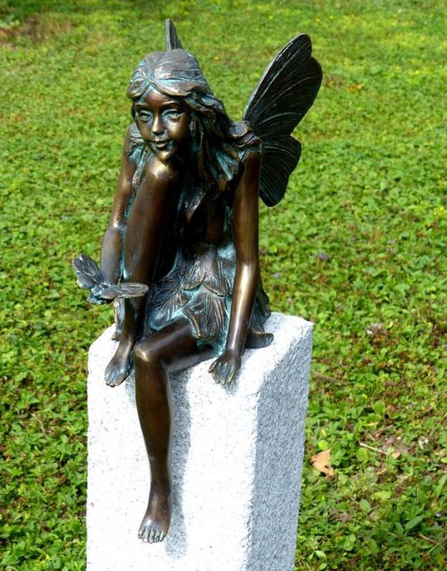 Bronze Figur Elfe mit Schmetterling