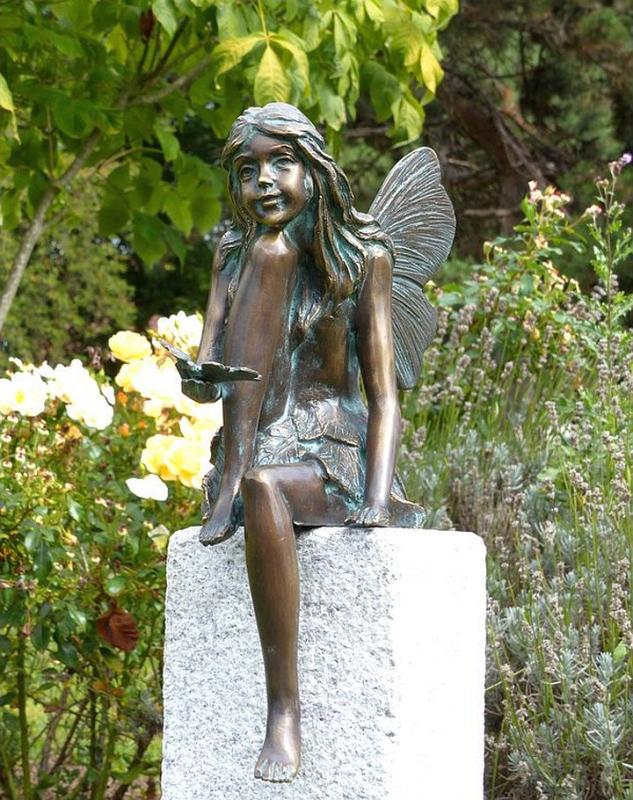 Bronze Figur Elfe mit Schmetterling