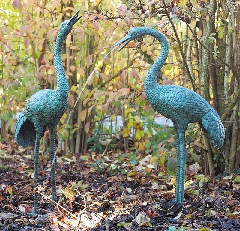 Bronze Wasserspeier Kraniche – elegante Gartendeko Vogelfiguren