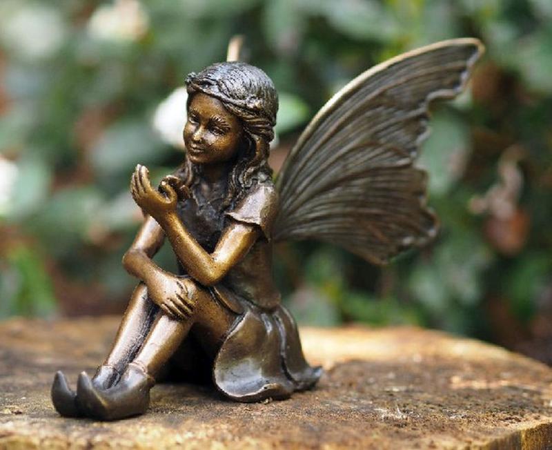 Bronzefigur kleine sitzende Elfen