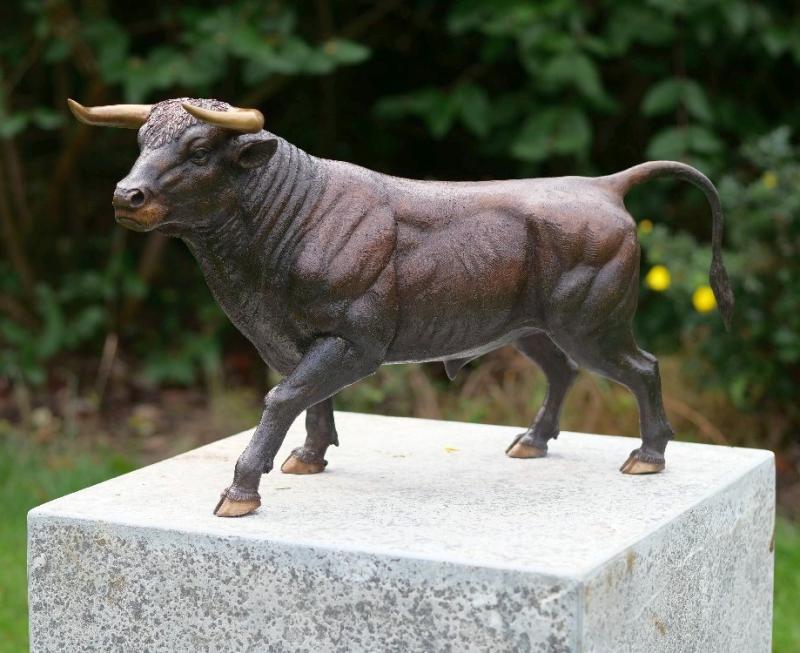 Bronzefigur Stier