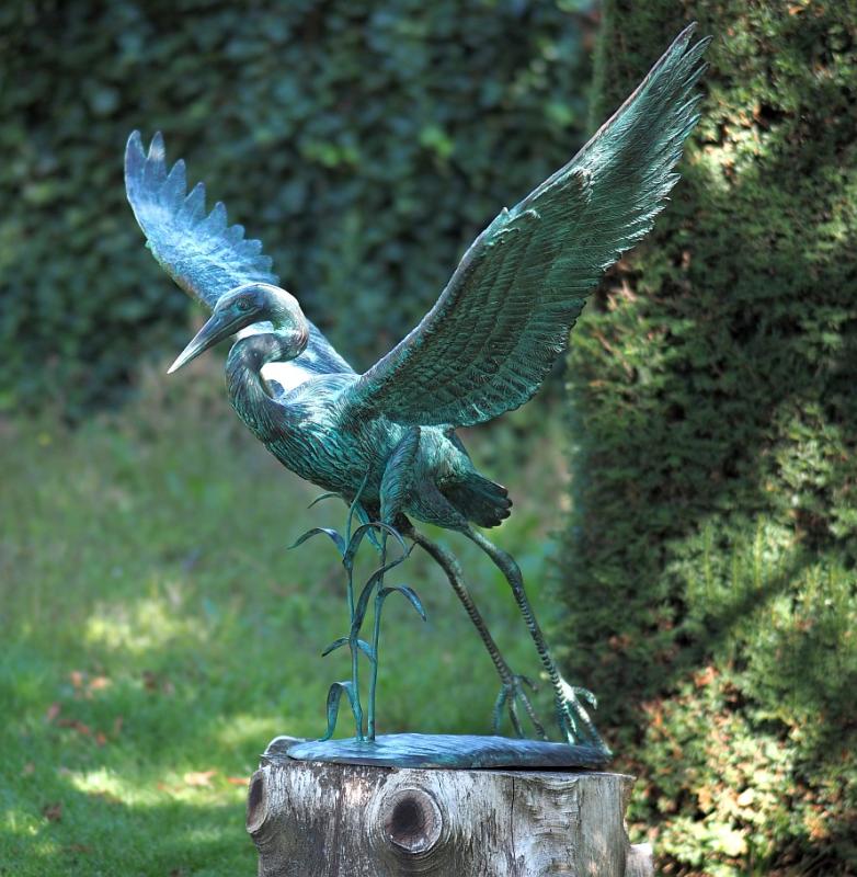 Fliegender Kranich aus Bronze