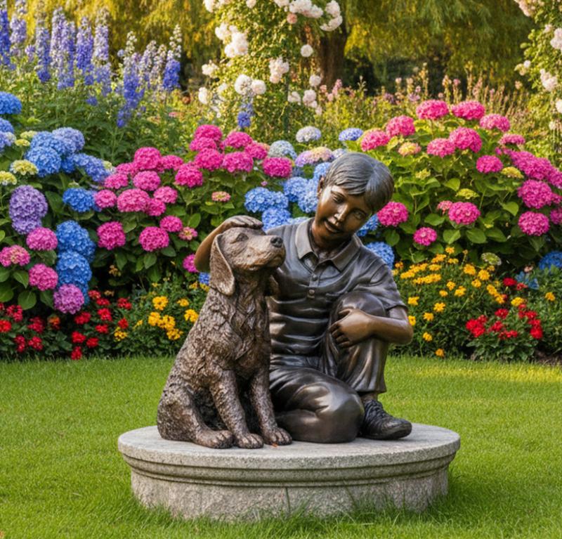 Bronzefigur Junge mit Hund