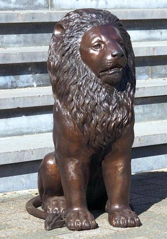 sitzende Bronze Löwen Figur