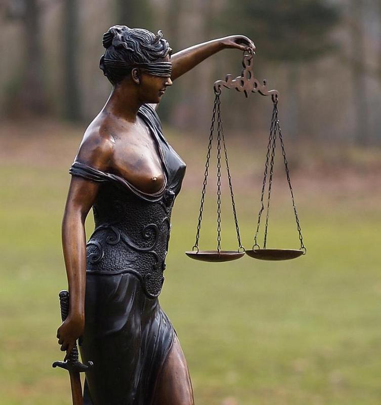 Bronze Figur der Gerechtigkeit Justitia