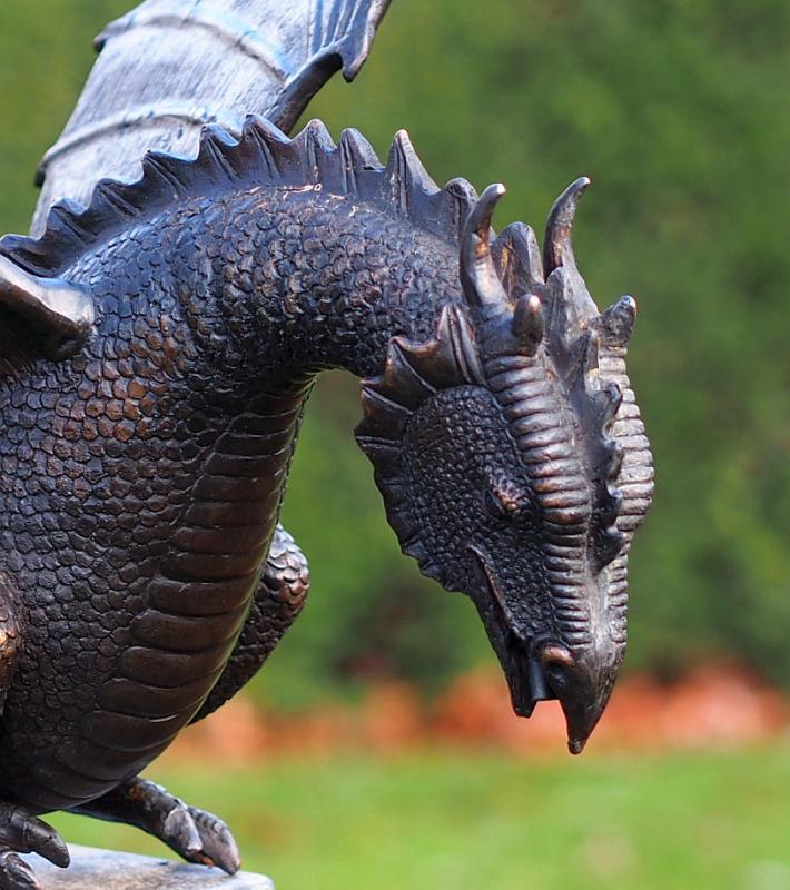 Bronzeskulptur Drache Fabelwesen – edle Gartendekoration & Drachenskulptur 60cm
