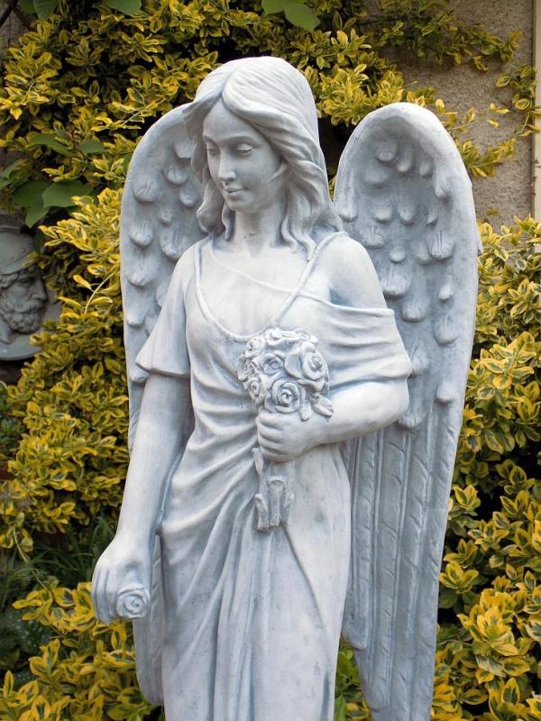 Engel Gartenfigur mit Blumenstrauss große Steinfigur lange Engelflügel 93cm 54kg BAD-10111
